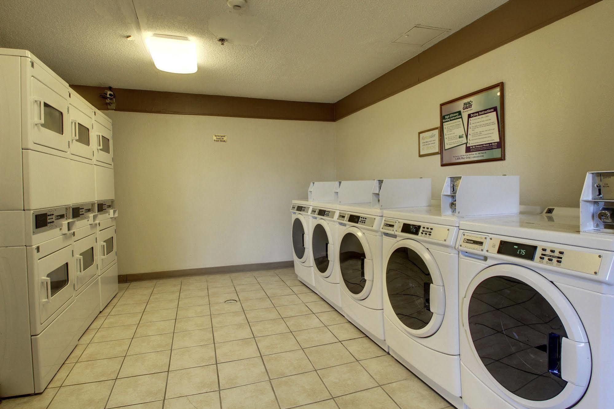 Intown Suites Extended Stay Raleigh Nc- Capital Blvd 外观 照片