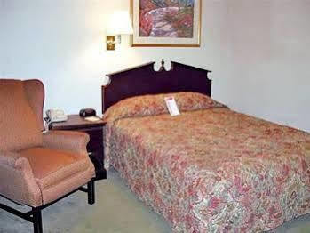 Intown Suites Extended Stay Raleigh Nc- Capital Blvd 外观 照片